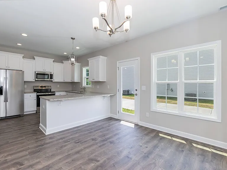 208 S Leslie St — Photo 7