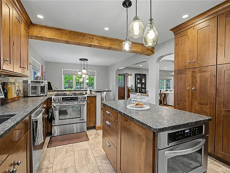 333 Thruston Blvd E — Photo 18