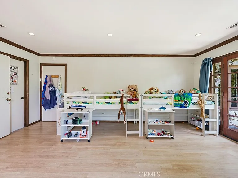 18000 Karen Dr — Photo 36