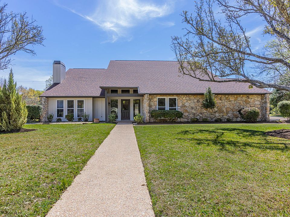 1st image of 318 Bluebonnet Cir