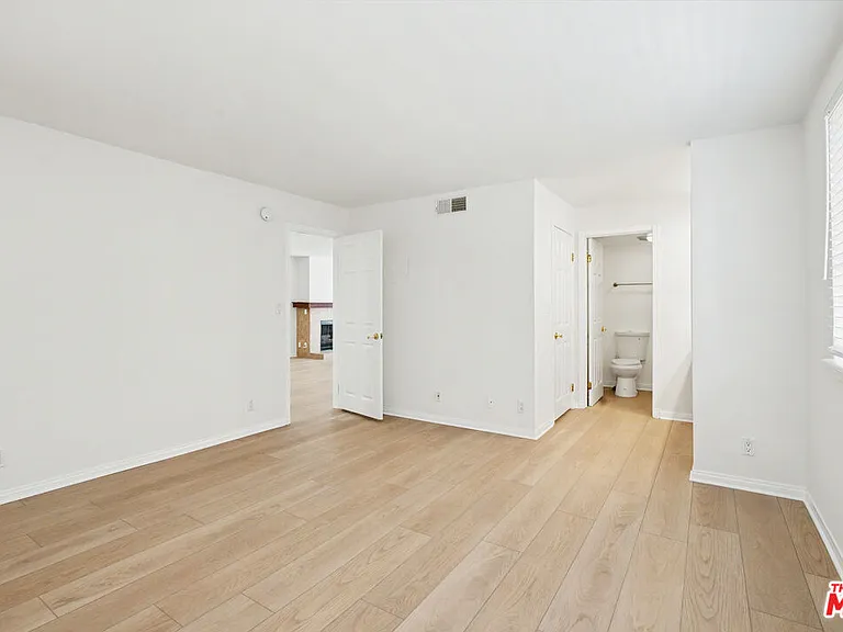 10966 Rochester Ave #1D — Photo 18