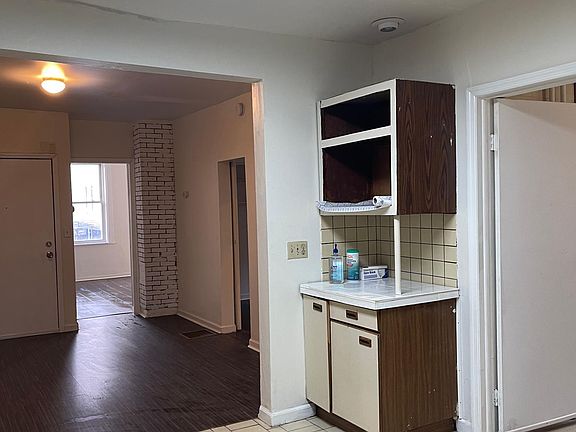 2nd image of 13 Oconnell St #1