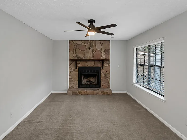 321 Summerwood Ln — Photo 24