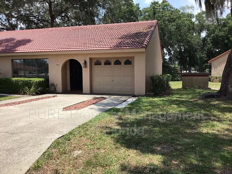 2 bed, 2.0 bath, 1051 sqft, $1,549 — Photo 2