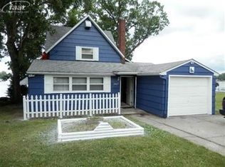 2407 Davis Rd, Fenton, MI 48430