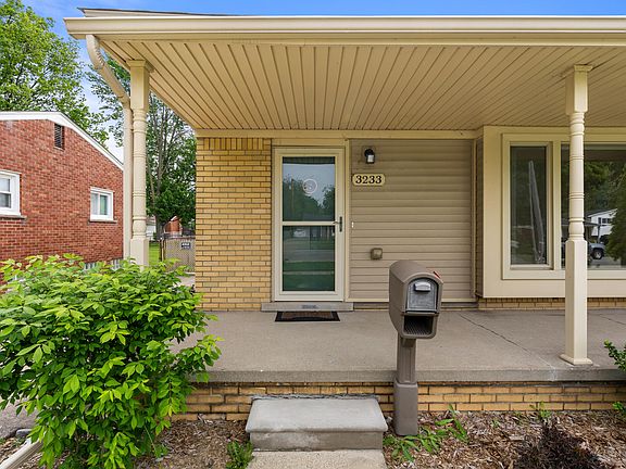 3rd image of 3233 Grange Rd