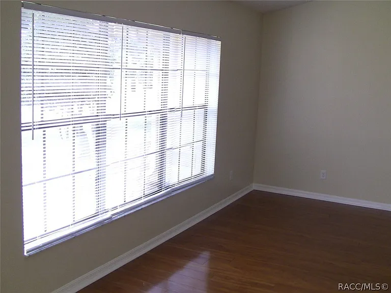 335 E Falconry Ct — Photo 21