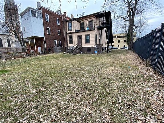 4th image of 229 Liberty St