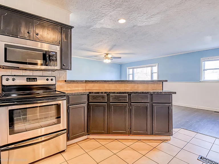 401 W Polk St — Photo 13