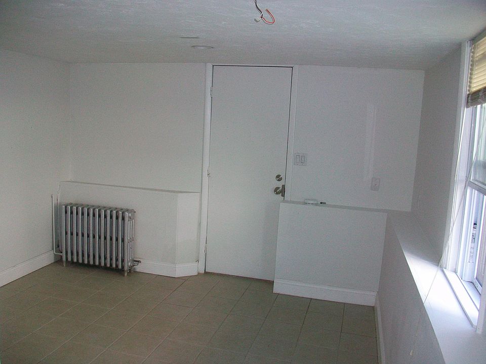 2nd image of 162 Franklin St #B