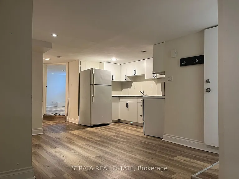 220 Holborne Ave — Photo 23