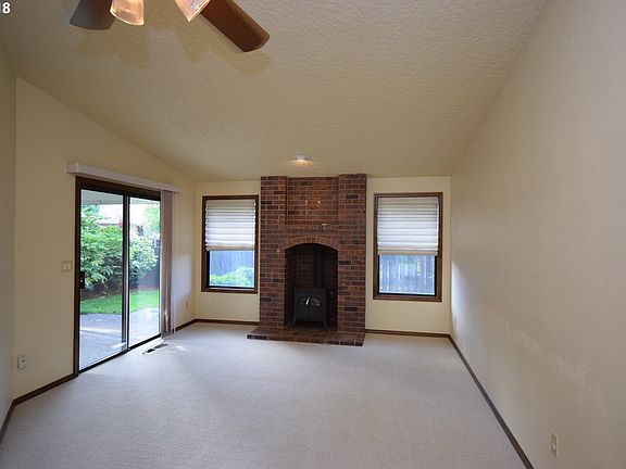 3rd image of 805 NE 159th Ct