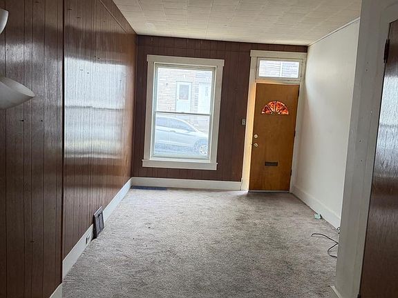 2nd image of 320 Miller St