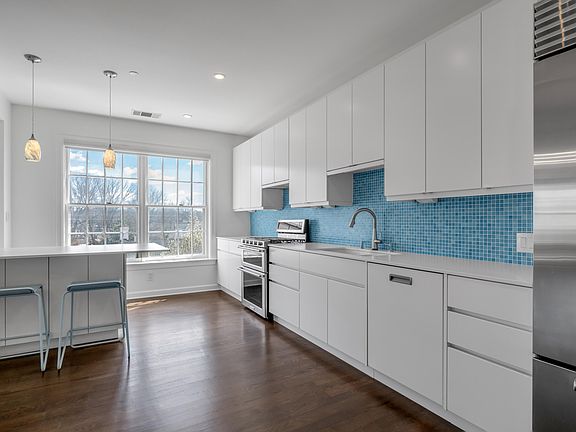 4th image of 111 Woodland Ave APT 302