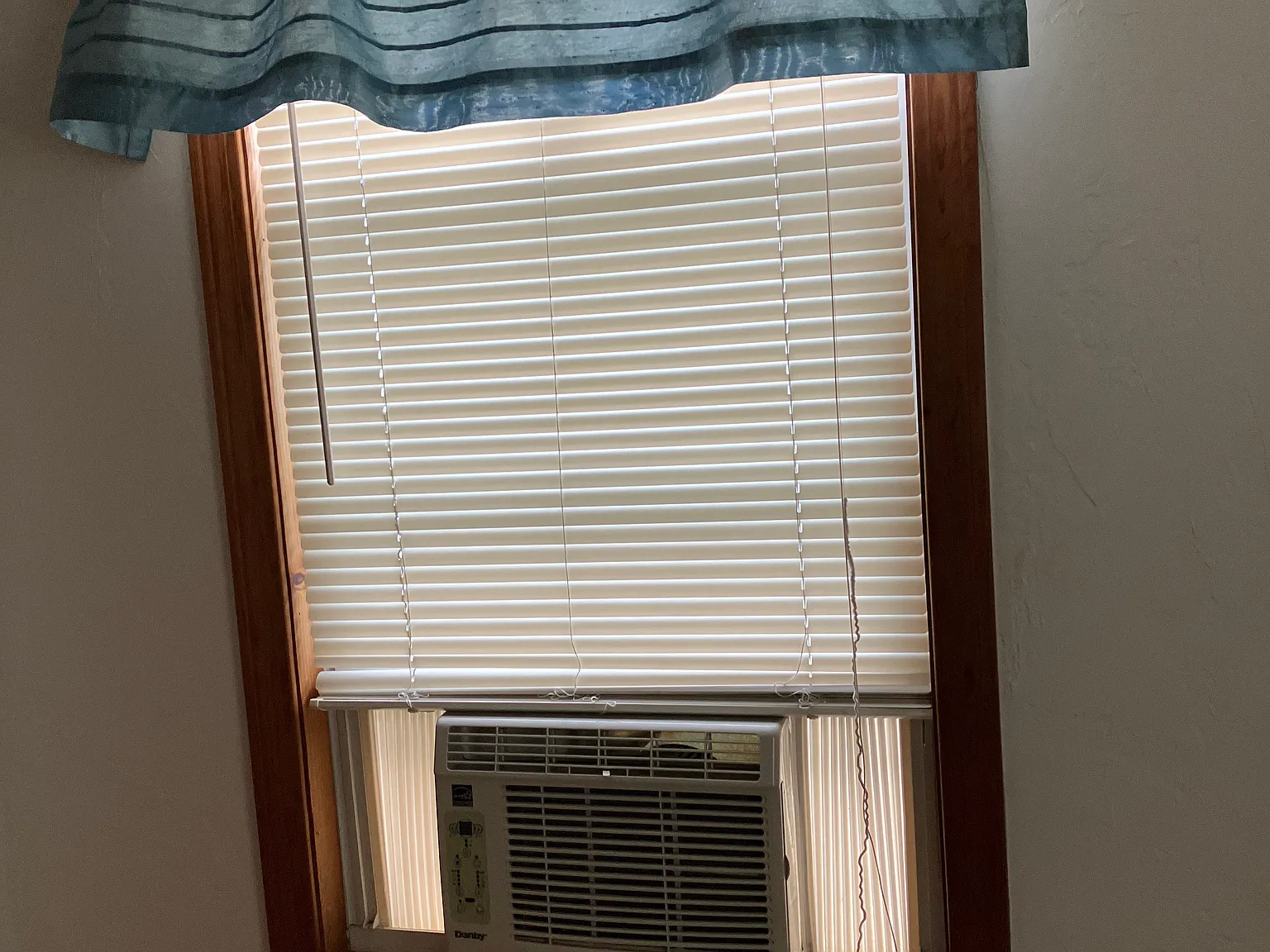 4 bed, 2.5 bath, 2117 sqft, $800 — Photo 3
