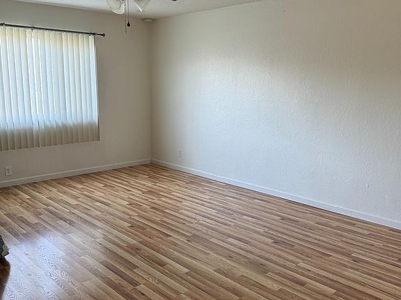 3rd image of 272 E D St