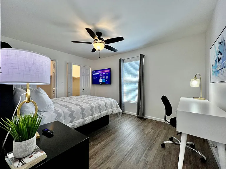 815 W Pearl St #C — Photo 10