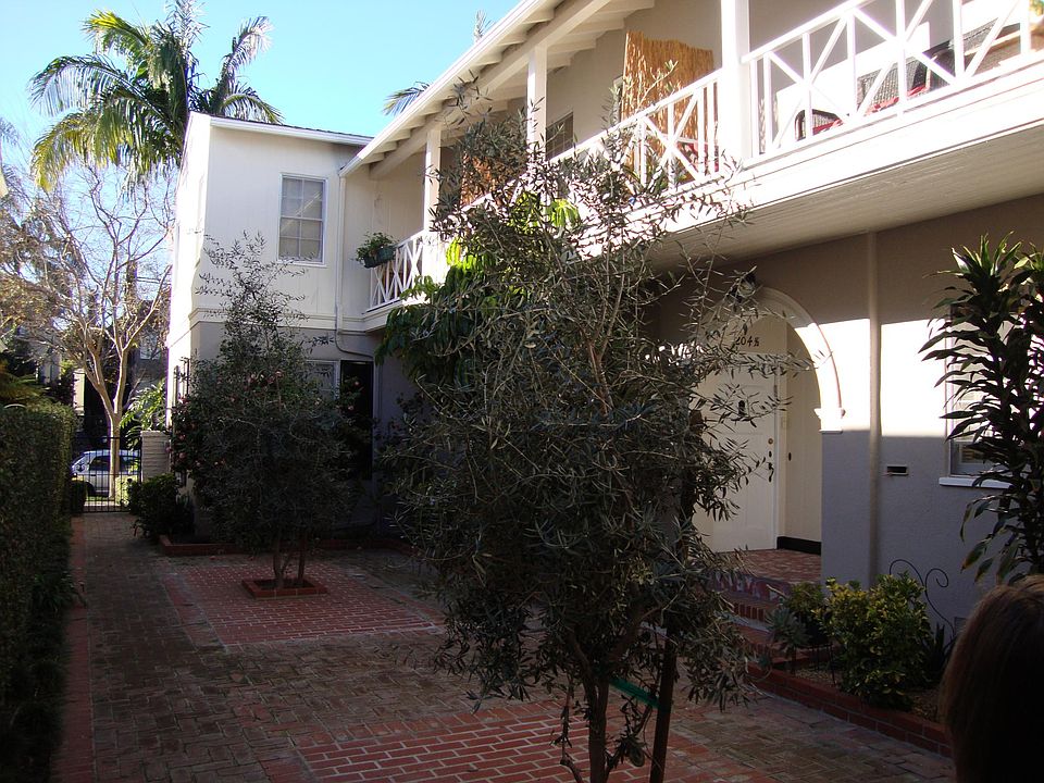 1st image of 206 1/2 El Camino Dr