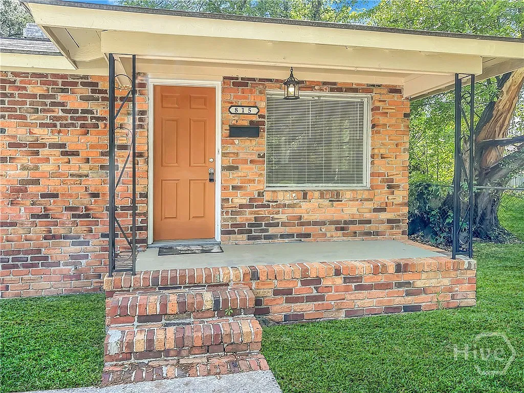 3 bed, 1.0 bath, 864 sqft, $1,500 — Photo 3