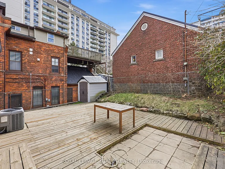 129 Jackson St W — Photo 24