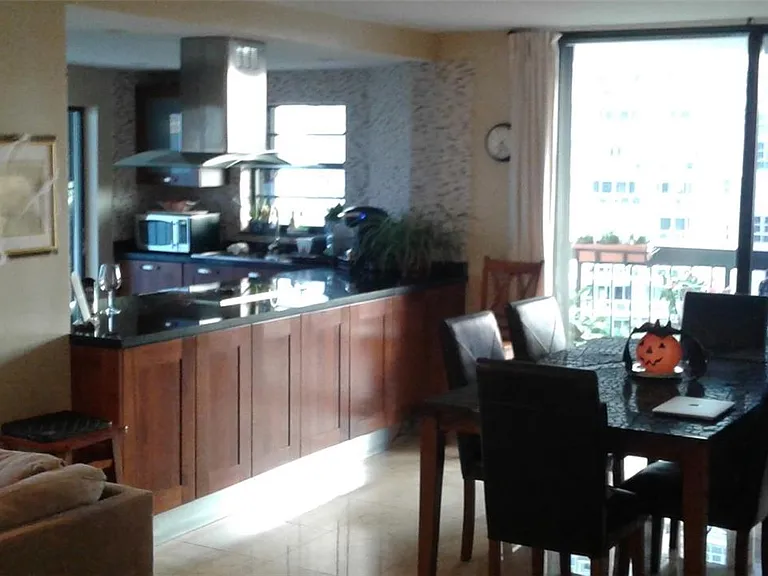 2333 Brickell Ave #602 — Photo 4