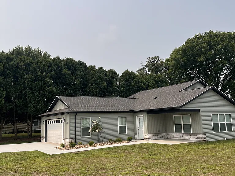 220 S Taylor St — Photo 1
