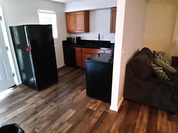 2nd image of 134 E Elm St