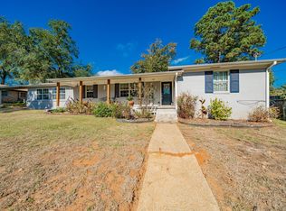 207 Inwood Dr, Palestine, TX 75801