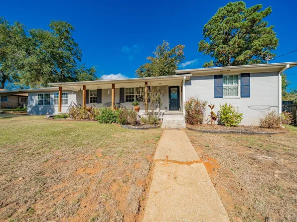 207 Inwood Dr, Palestine, TX 75801