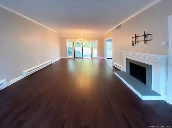 311 Heritage Vlg #B, Southbury, CT 06488