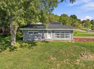121 Crescent St, Evans City, PA 16033