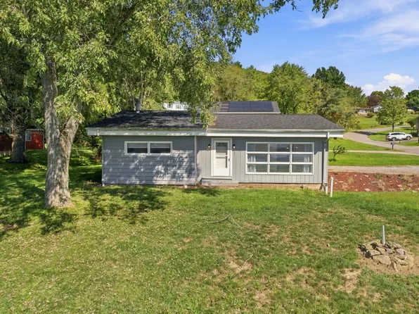 121 Crescent St, Evans City, PA 16033
