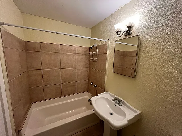 951 Celia Dr — Photo 24