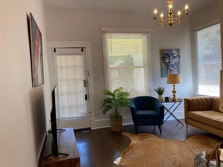 1 bed, 900 sqft, $1,950 — Photo 2