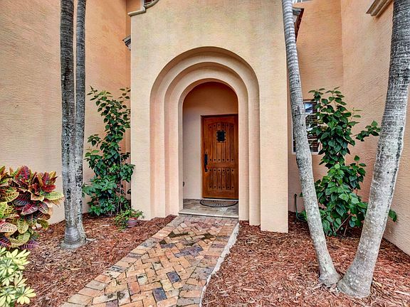 4th image of 218 Pershing Way