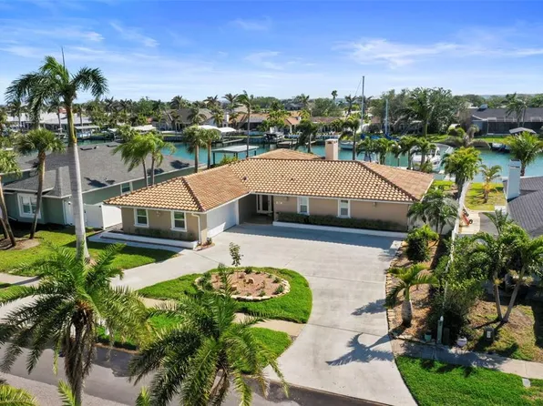 689 Island Way, Clearwater, FL 33767