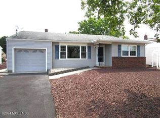4 Harmony Rd, Toms River, NJ 08757