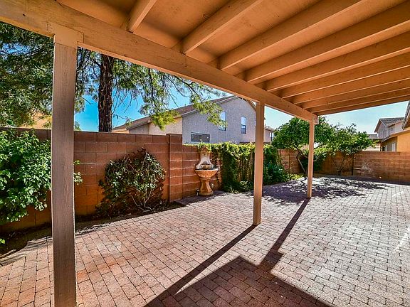 3rd image of 3061 W Country Hill Dr
