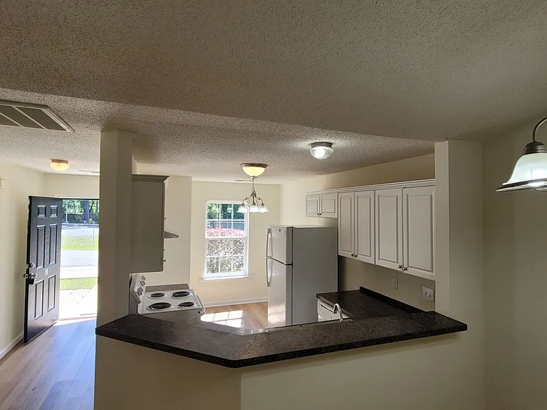Northeast Arcadia Lakes — Photo 8