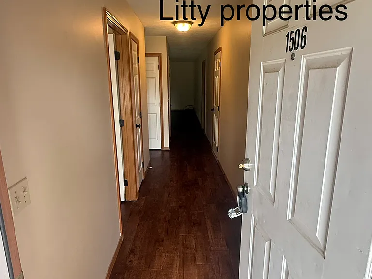 1506 Laurel Rd — Photo 2