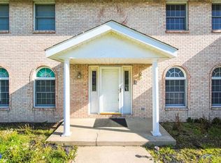 800 Thomas Dr, Morris, IL 60450