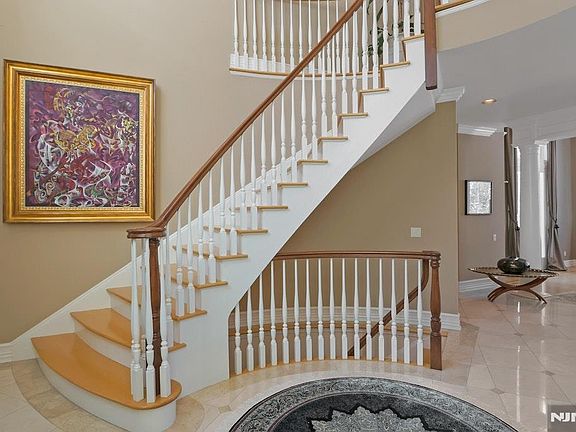 3rd image of 19 Academy Ln