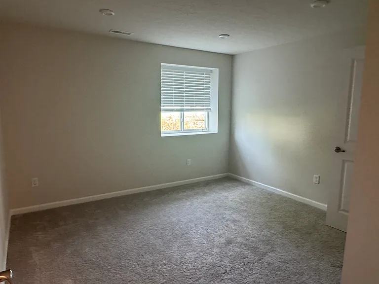 279 McNair St — Photo 11