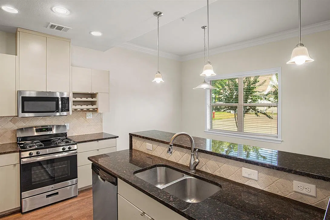 218 Sterling St — Photo 3