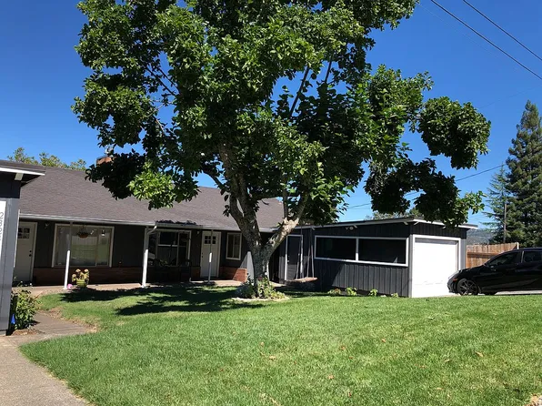2324 W Crestview Ave, Roseburg, OR 97471