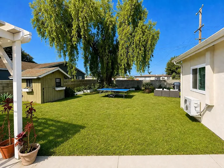 658 W Manor Dr #STUDIO — Photo 6