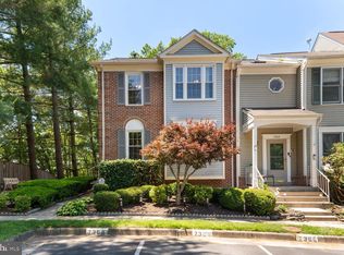 7308 Treetop Hill Ln, Springfield, VA 22152