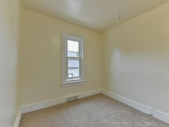 5th image of 826 Manitoba Ave #B