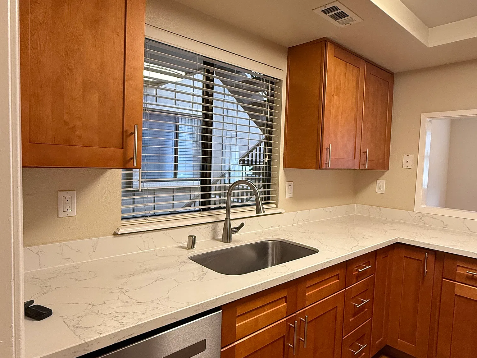 2 bed, 1104 sqft, $3,100 — Photo 4