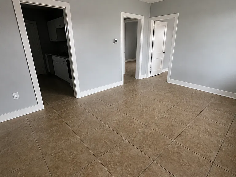 1016 E Lake Silver Dr NE — Photo 4